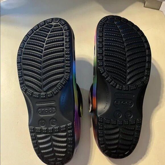 Crocs Tye Dye Women 12/Men 10 NWOT - Picture 2 of 3